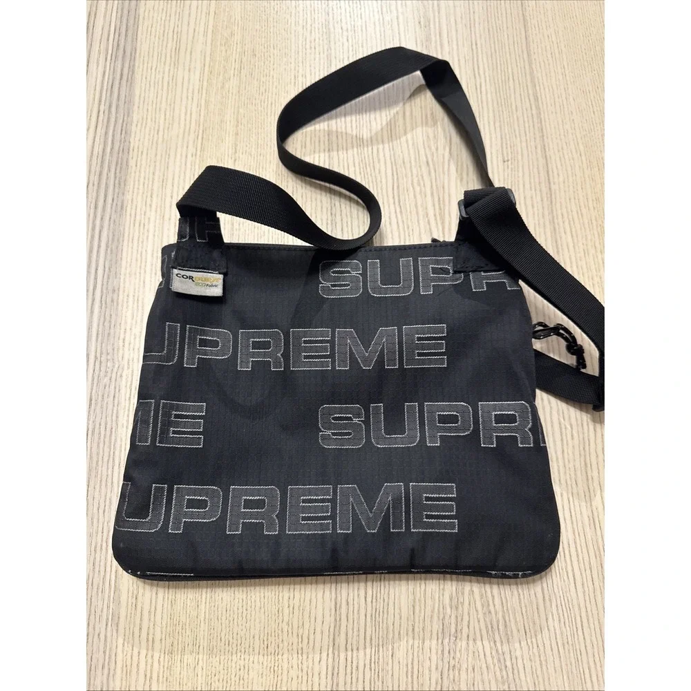 Supreme FW21 Side Bag Black Crossbody Shoulder Messenger Bag Techwear Used